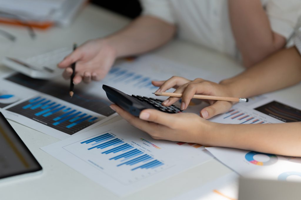 How Business Tax Accountants Help UK Companies Stay Compliant and Save Money